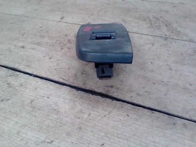 bontott SSANGYONG KYRON Bal hátsó Ablakemelő Kapcsoló