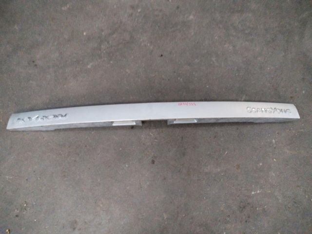 bontott SSANGYONG KYRON Csomagtérajtó Díszléc