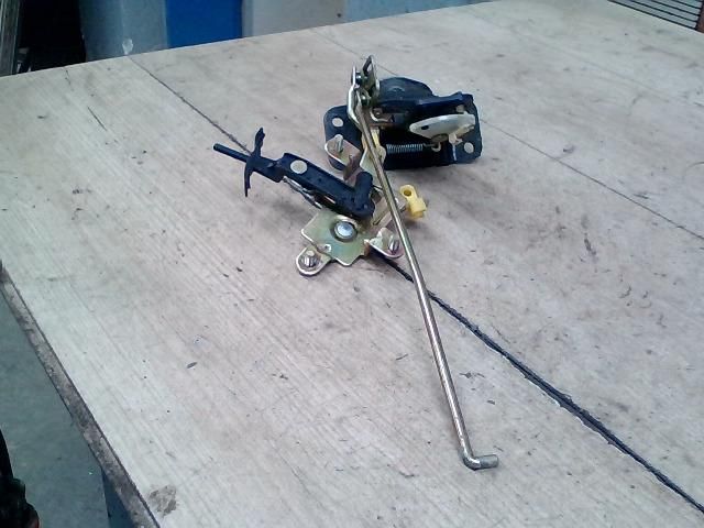 bontott SSANGYONG KYRON Csomagtérajtó Zárszerkezet