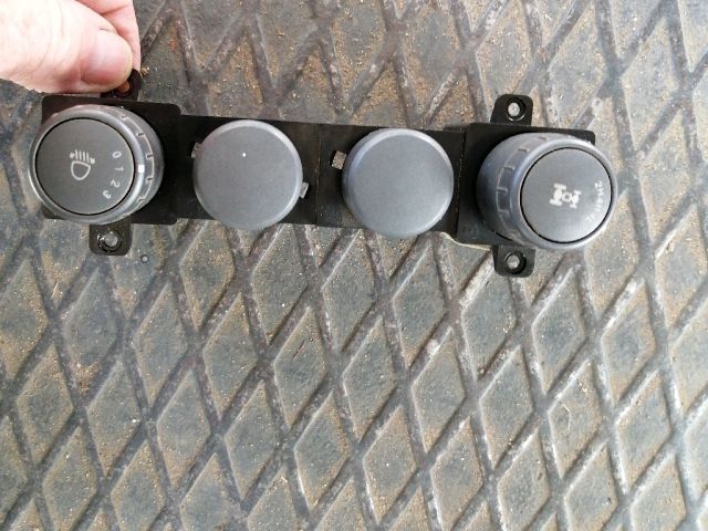 bontott SSANGYONG KYRON Fényszórómagasság Állító Kapcsoló