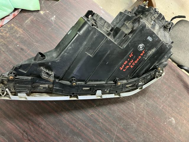 bontott SSANGYONG KYRON Jobb Fényszóró