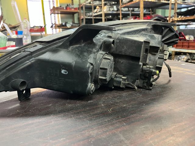 bontott SSANGYONG KYRON Jobb Fényszóró