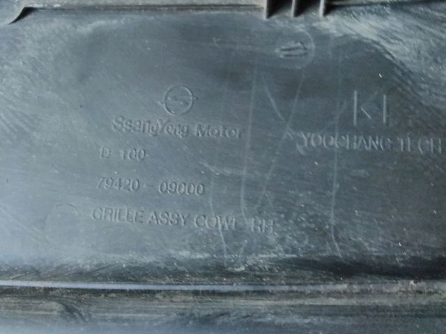 bontott SSANGYONG KYRON Jobb Szélvédő Alatti Vízelvezető Műanyag