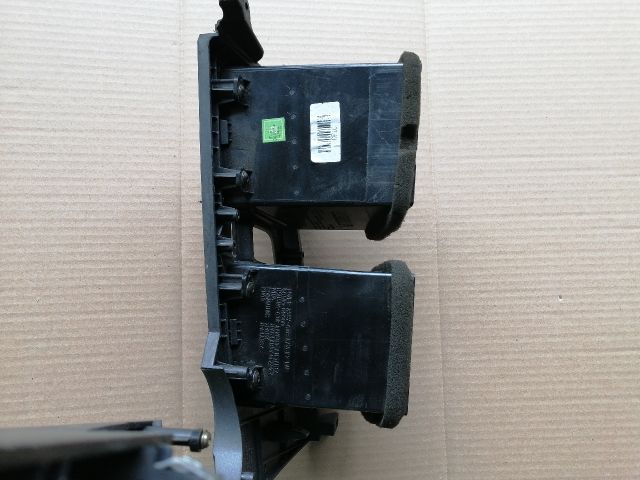 bontott SSANGYONG KYRON Középső Műszerfal Díszléc