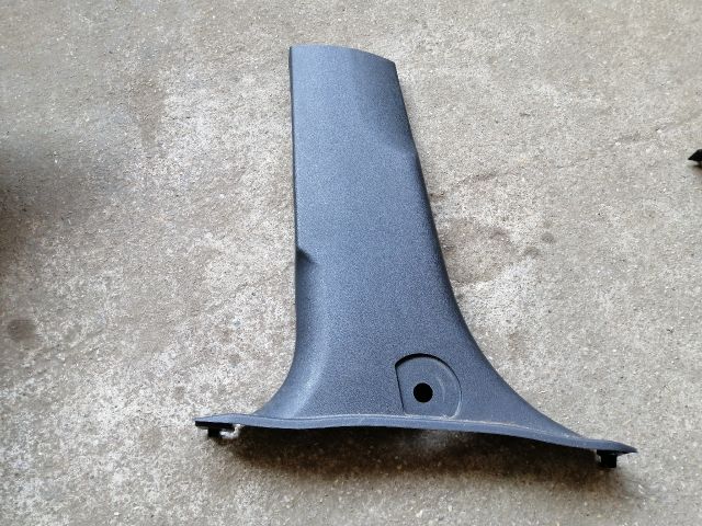 bontott SSANGYONG MUSSO Bal B Oszlop Burkolat