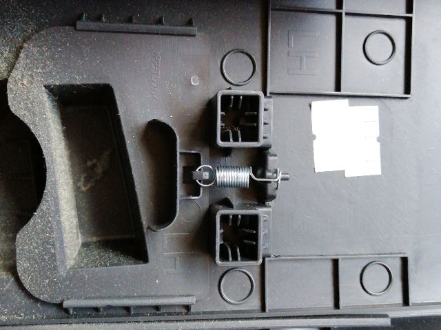 bontott SSANGYONG MUSSO Bal B Oszlop Burkolat