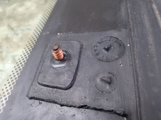 bontott SSANGYONG MUSSO Bal C Oszlop Oldalablak Üveg