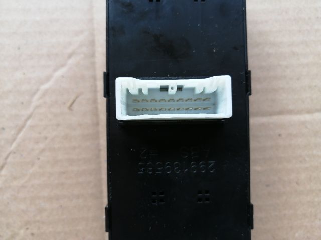 bontott SSANGYONG MUSSO Bal első Ablakemelő Kapcsoló