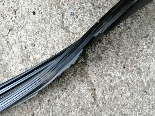 bontott SSANGYONG MUSSO Bal első Ablakvezető Gumi