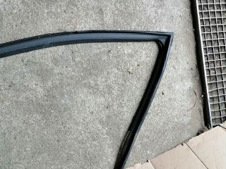 bontott SSANGYONG MUSSO Bal első Ablakvezető Gumi