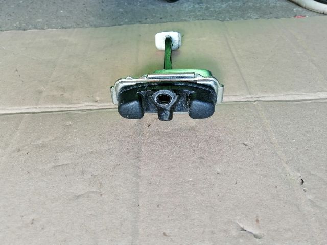 bontott SSANGYONG MUSSO Bal első Ajtóhatároló