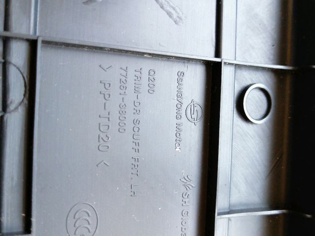 bontott SSANGYONG MUSSO Bal első Belső Küszöb Burkolat