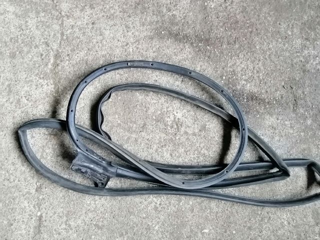 bontott SSANGYONG MUSSO Bal első Gumikéder