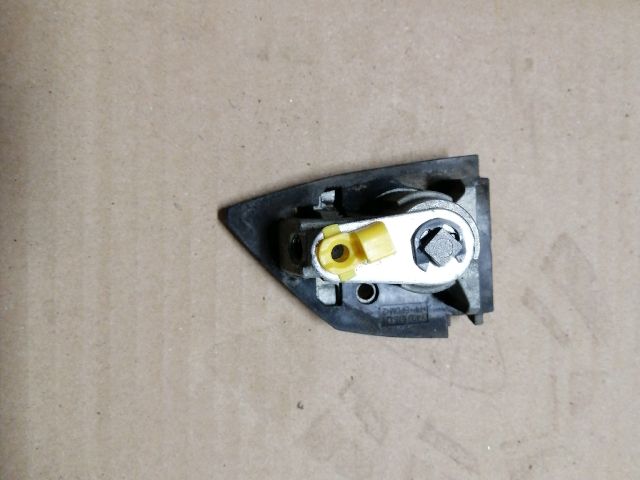 bontott SSANGYONG MUSSO Bal első Zárbetét