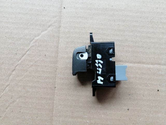 bontott SSANGYONG MUSSO Bal hátsó Ablakemelő Kapcsoló