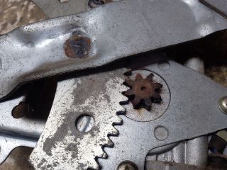 bontott SSANGYONG MUSSO Bal hátsó Ablakemelő Szerkezet (Elektromos)