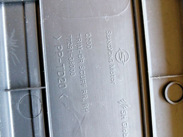 bontott SSANGYONG MUSSO Bal hátsó Belső Küszöb Burkolat