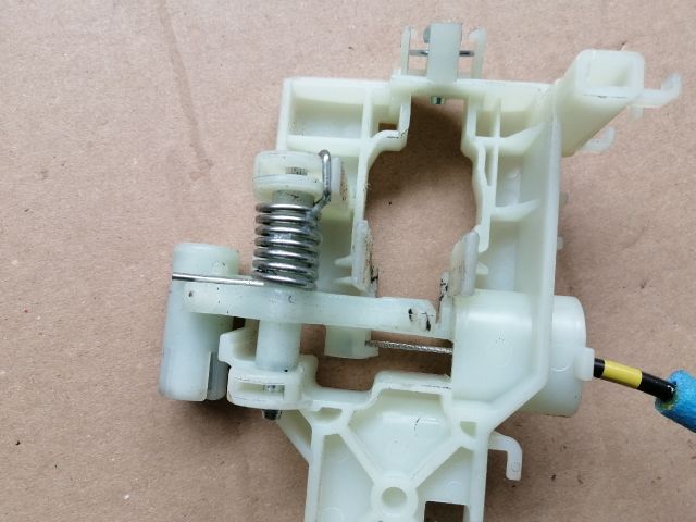 bontott SSANGYONG MUSSO Bal hátsó Külső Kilincsfészek