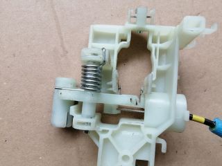 bontott SSANGYONG MUSSO Bal hátsó Külső Kilincsfészek