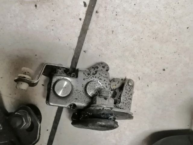 bontott SSANGYONG MUSSO Csomagtérajtó Kilincs