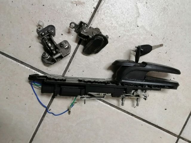 bontott SSANGYONG MUSSO Csomagtérajtó Kilincs