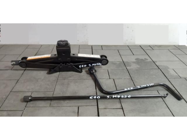 bontott SSANGYONG MUSSO Emelő