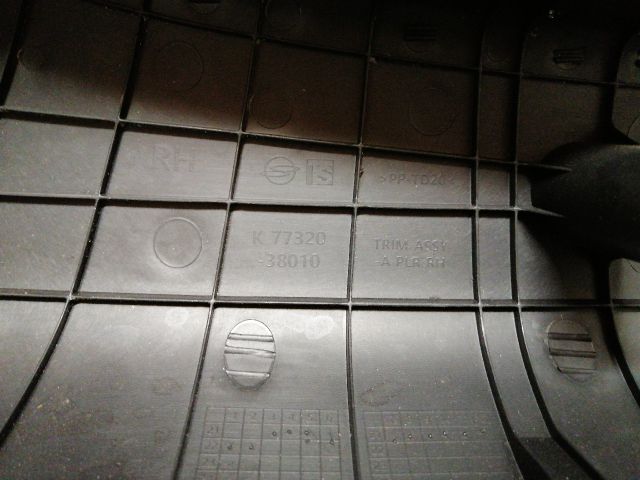 bontott SSANGYONG MUSSO Jobb A Oszlop Burkolat