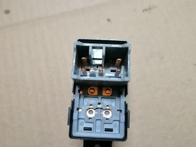 bontott SSANGYONG MUSSO Jobb első Ablakemelő Kapcsoló