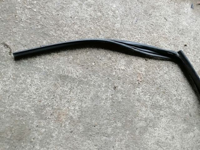 bontott SSANGYONG MUSSO Jobb első Ablakvezető Gumi