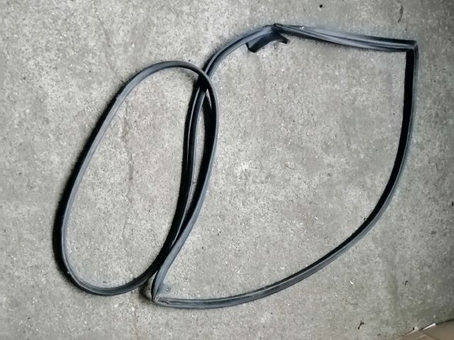 bontott SSANGYONG MUSSO Jobb első Ajtó Szigetelés