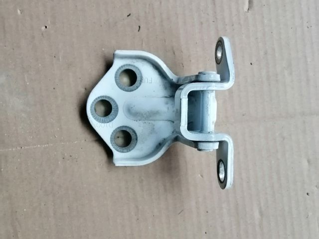 bontott SSANGYONG MUSSO Jobb első Alsó Zsanér