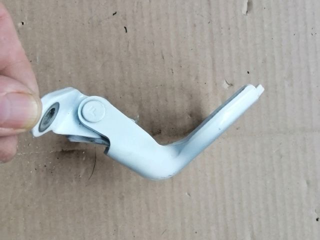 bontott SSANGYONG MUSSO Jobb első Alsó Zsanér