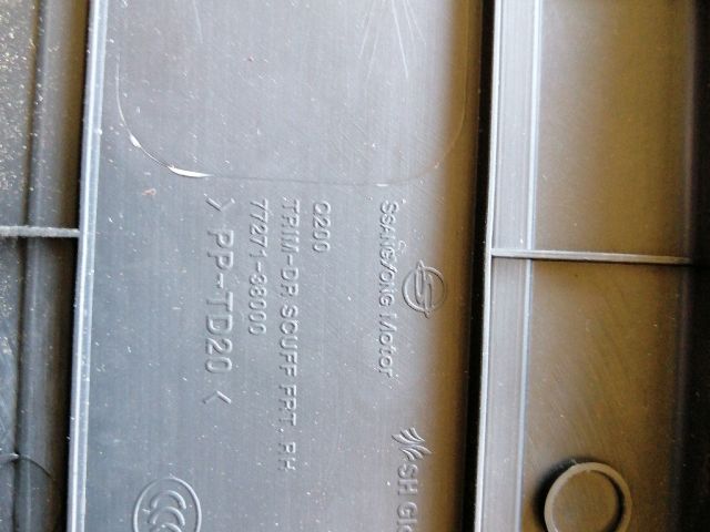 bontott SSANGYONG MUSSO Jobb első Belső Küszöb Burkolat