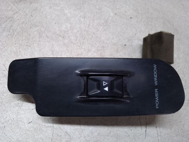 bontott SSANGYONG MUSSO Jobb hátsó Ablakemelő Kapcsoló