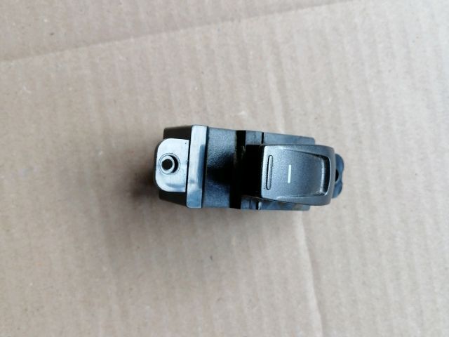 bontott SSANGYONG MUSSO Jobb hátsó Ablakemelő Kapcsoló