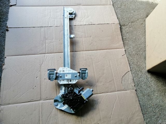 bontott SSANGYONG MUSSO Jobb hátsó Ablakemelő Szerkezet (Elektromos)