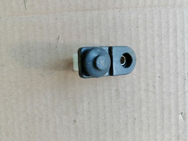 bontott SSANGYONG MUSSO Jobb hátsó Ajtó Kapcsoló