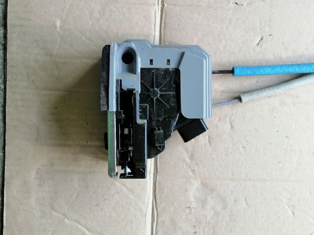 bontott SSANGYONG MUSSO Jobb hátsó Ajtózár