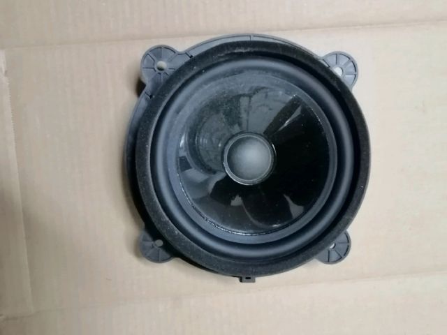 bontott SSANGYONG MUSSO Jobb hátsó Hangszóró