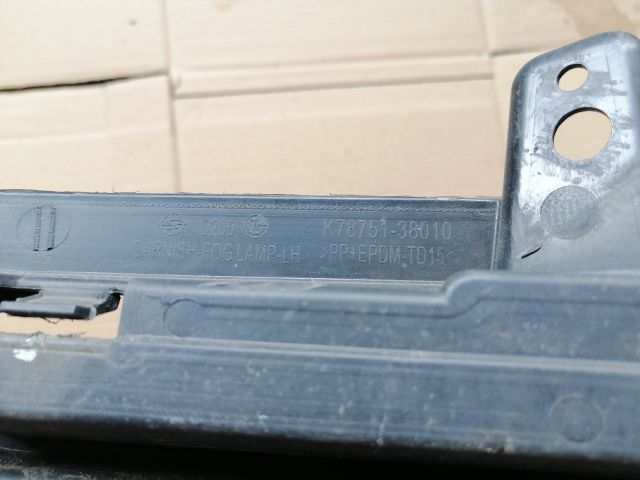 bontott SSANGYONG MUSSO Jobb Ködfényszóró Lámpakeret