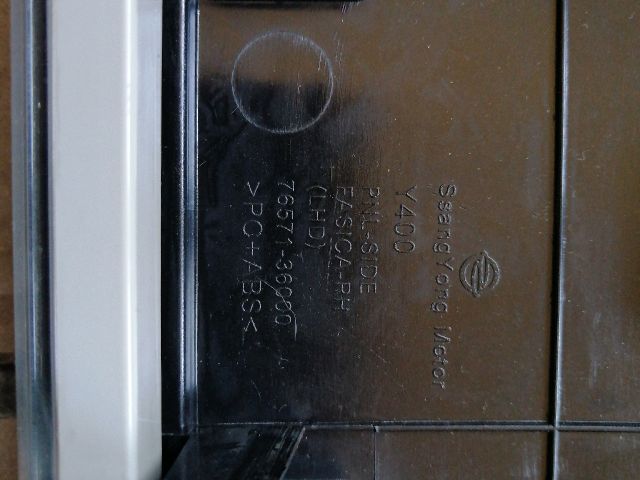 bontott SSANGYONG MUSSO Jobb Műszerfal Díszléc