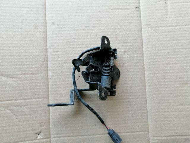 bontott SSANGYONG MUSSO Motorháztető Zárszerkezet