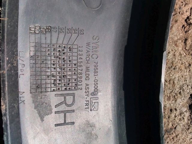 bontott SSANGYONG MUSSO Műanyag Sárvédő Ív Díszléc