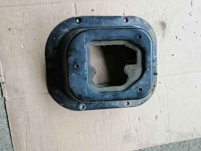 bontott SSANGYONG MUSSO Váltószoknya Rögzítő Keret