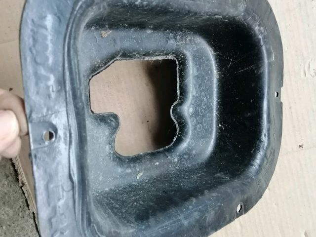 bontott SSANGYONG MUSSO Váltószoknya Rögzítő Keret