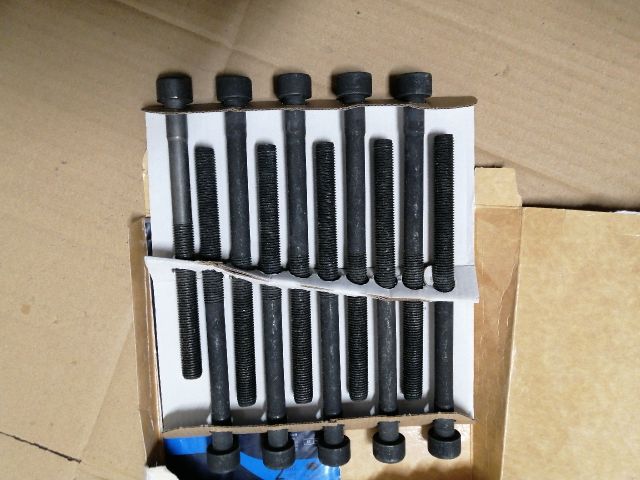 bontott SSANGYONG REXTON Hengerfej Csavar