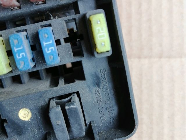 bontott SSANGYONG REXTON Biztosítéktábla Motortér