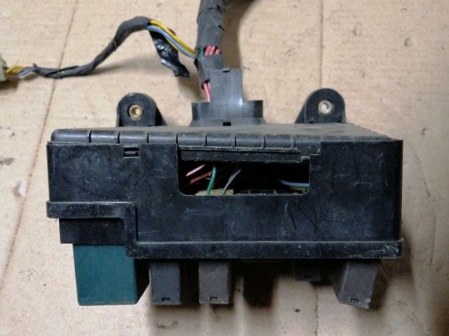 bontott SSANGYONG REXTON Biztosítéktábla Motortér