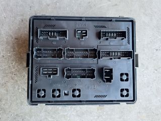 bontott SSANGYONG REXTON Biztosítéktábla Motortér