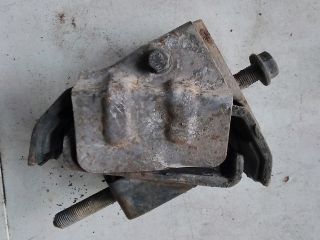 bontott SSANGYONG REXTON Motor Tartó Bak Jobb